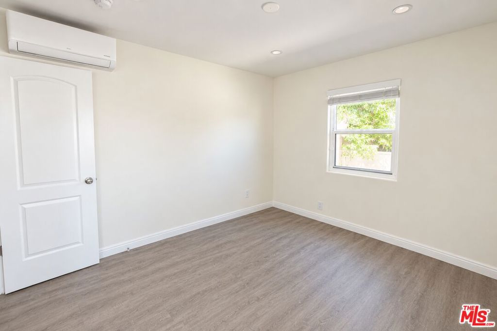 5218 Navarro Street Property Photo 7