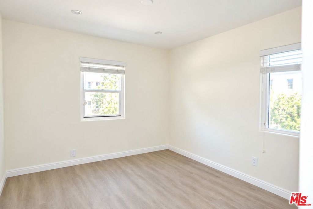5218 Navarro Street Property Photo 8