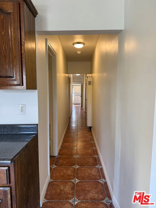 2646 Kenwood Ave 4 Property Photo 8