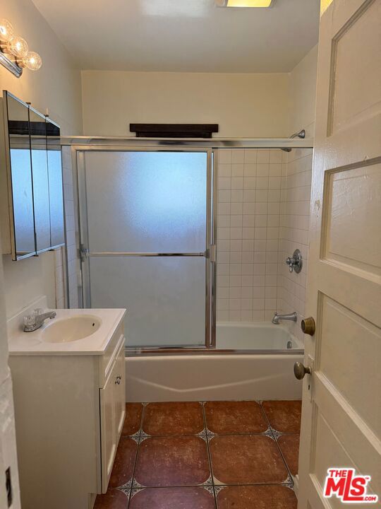 2646 Kenwood Ave 4 Property Photo 13