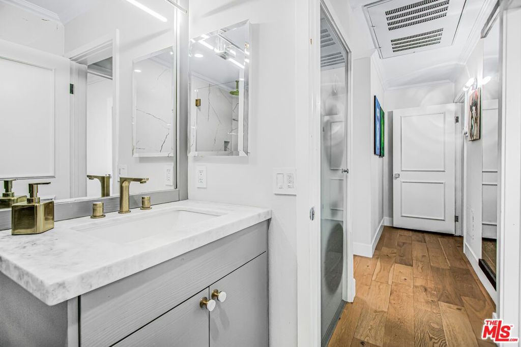 10751 Wilshire Boulevard 801 Property Photo 12