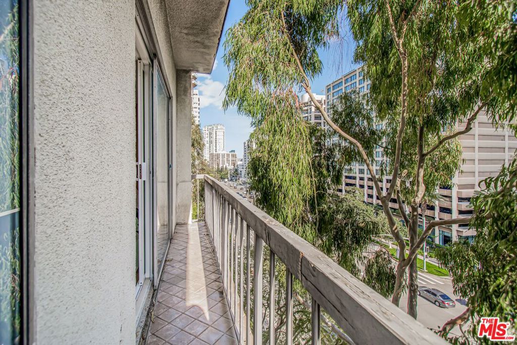 10751 Wilshire Boulevard 801 Property Photo 15