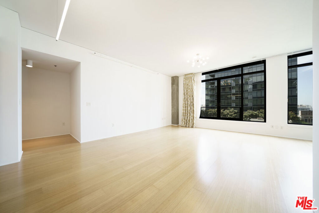 1111 S Grand Avenue 819 Property Photo 2