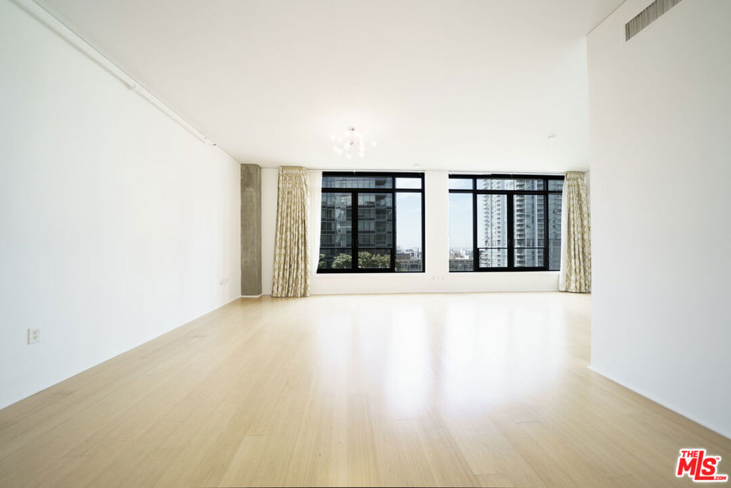 1111 S Grand Avenue 819 Property Photo 4