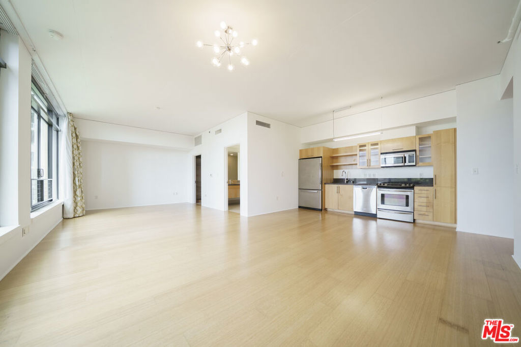 1111 S Grand Avenue 819 Property Photo 5