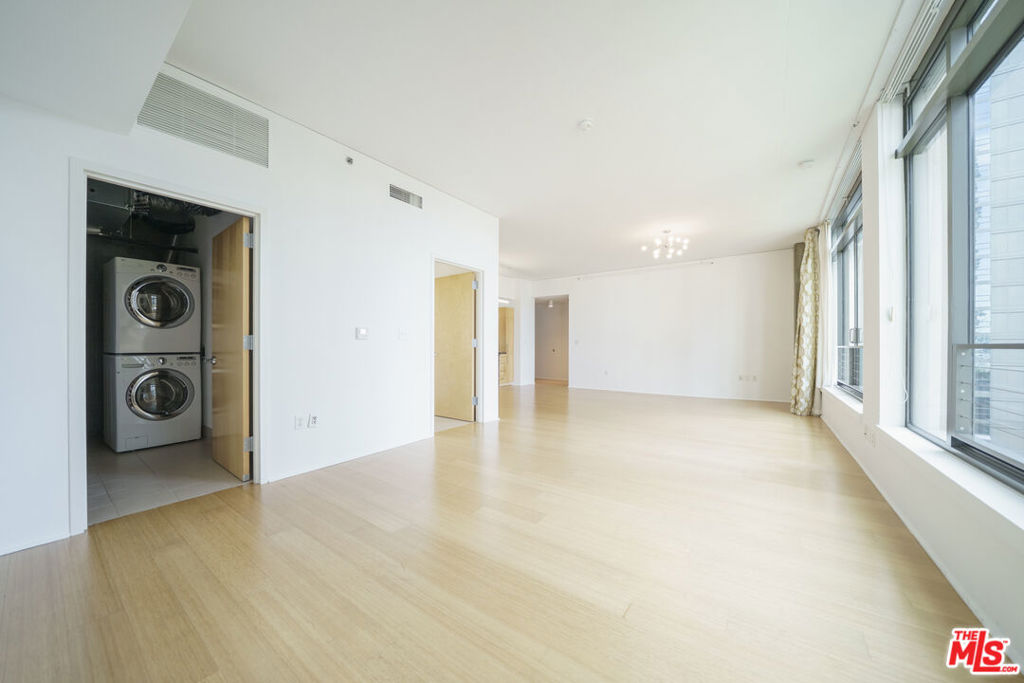 1111 S Grand Avenue 819 Property Photo 7