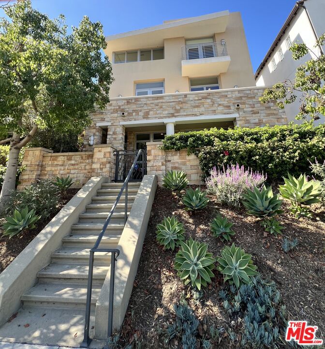 13071 Bluff Creek Drive Property Photo 1