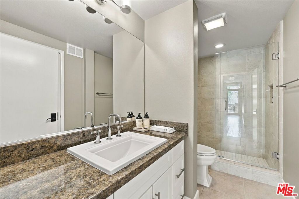 13071 Bluff Creek Drive Property Photo 9