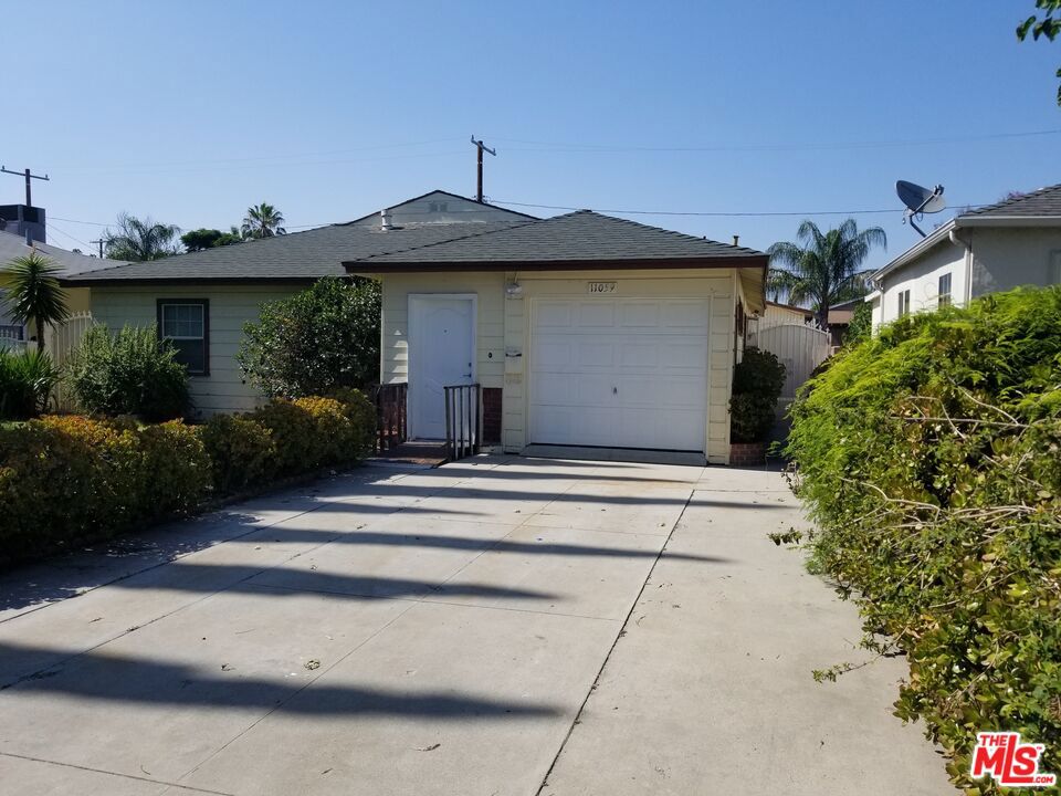 11059 Califa Street Property Photo 1