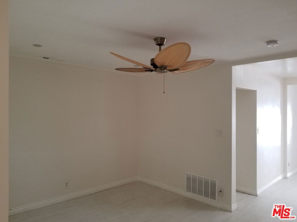 11059 Califa Street Property Photo 7
