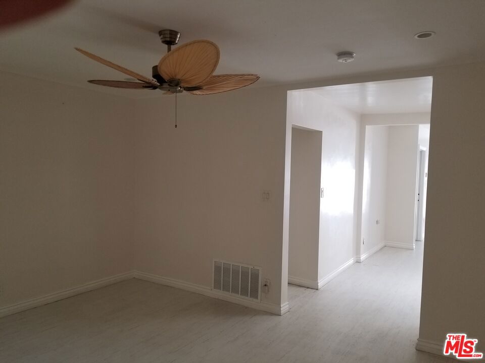 11059 Califa Street Property Photo 8