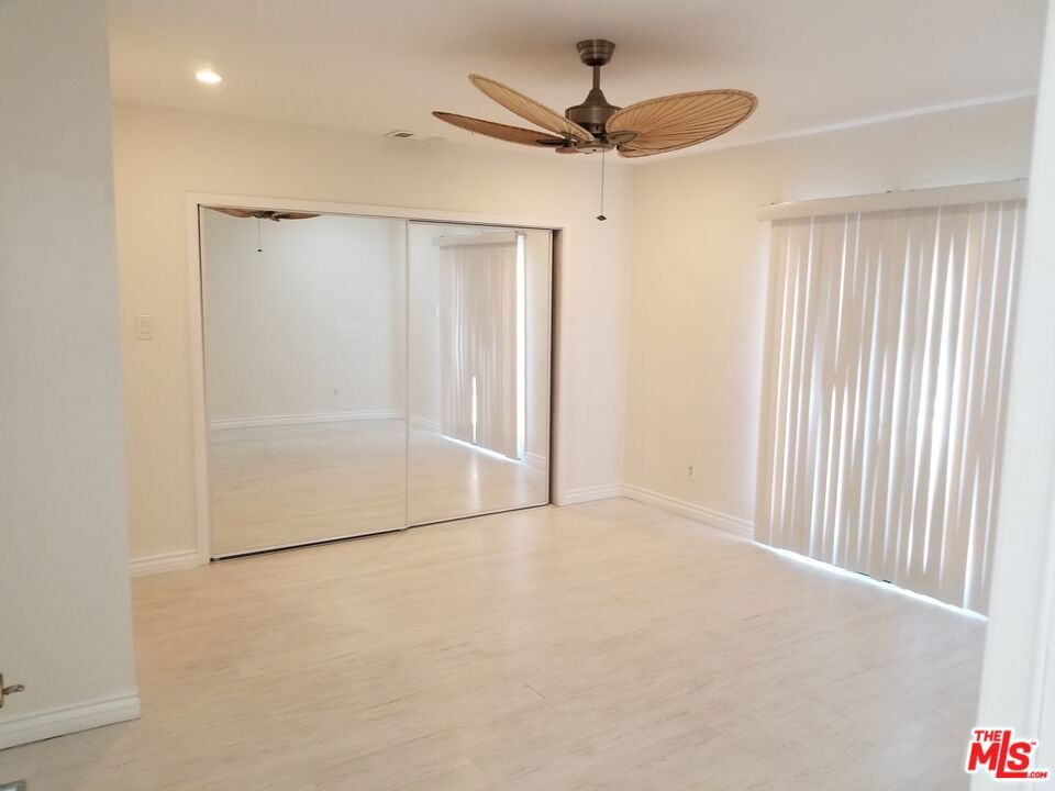 11059 Califa Street Property Photo 12