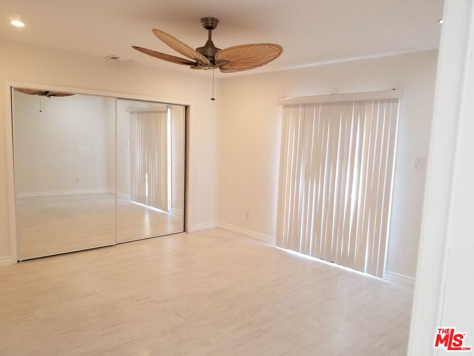 11059 Califa Street Property Photo 13