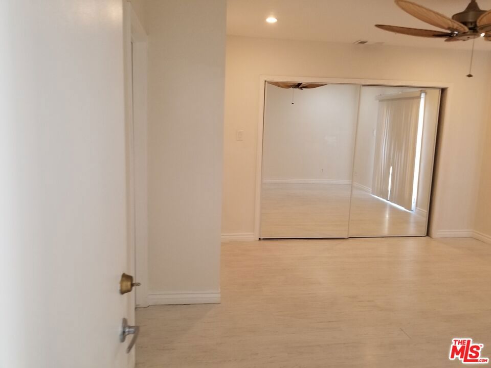 11059 Califa Street Property Photo 14