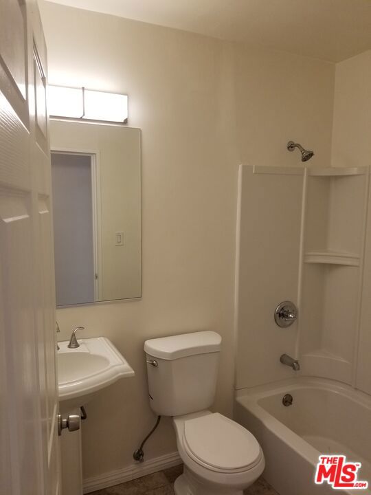 11059 Califa Street Property Photo 18
