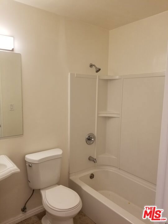 11059 Califa Street Property Photo 19