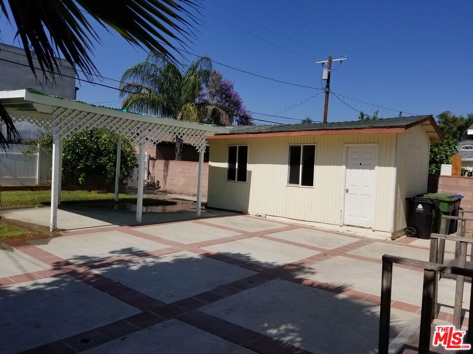 11059 Califa Street Property Photo 24
