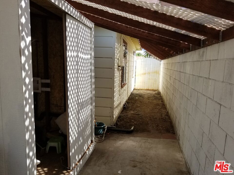 11059 Califa Street Property Photo 25