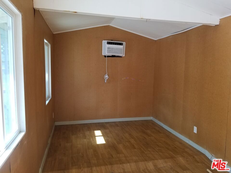 11059 Califa Street Property Photo 26