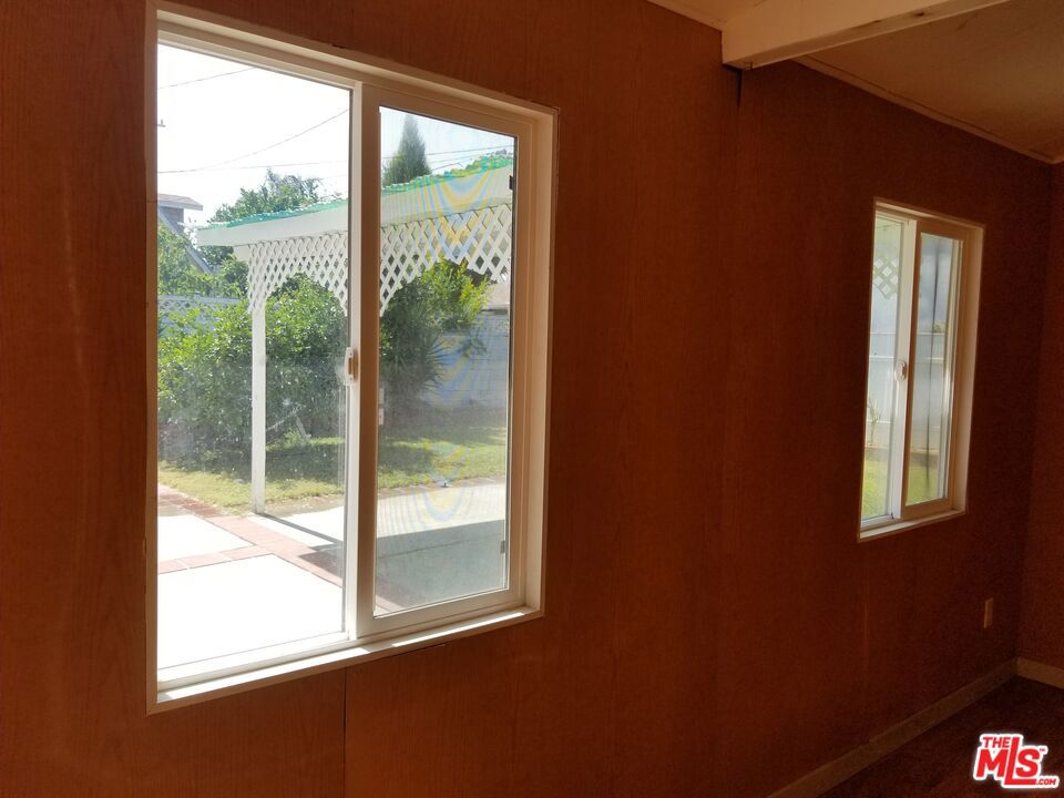 11059 Califa Street Property Photo 27