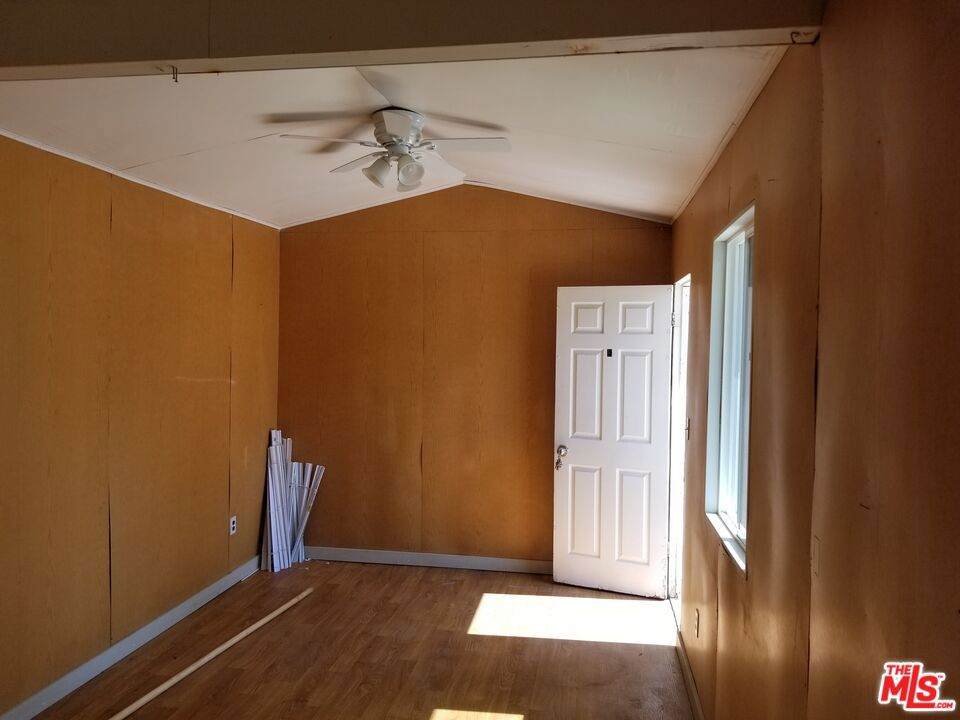 11059 Califa Street Property Photo 28