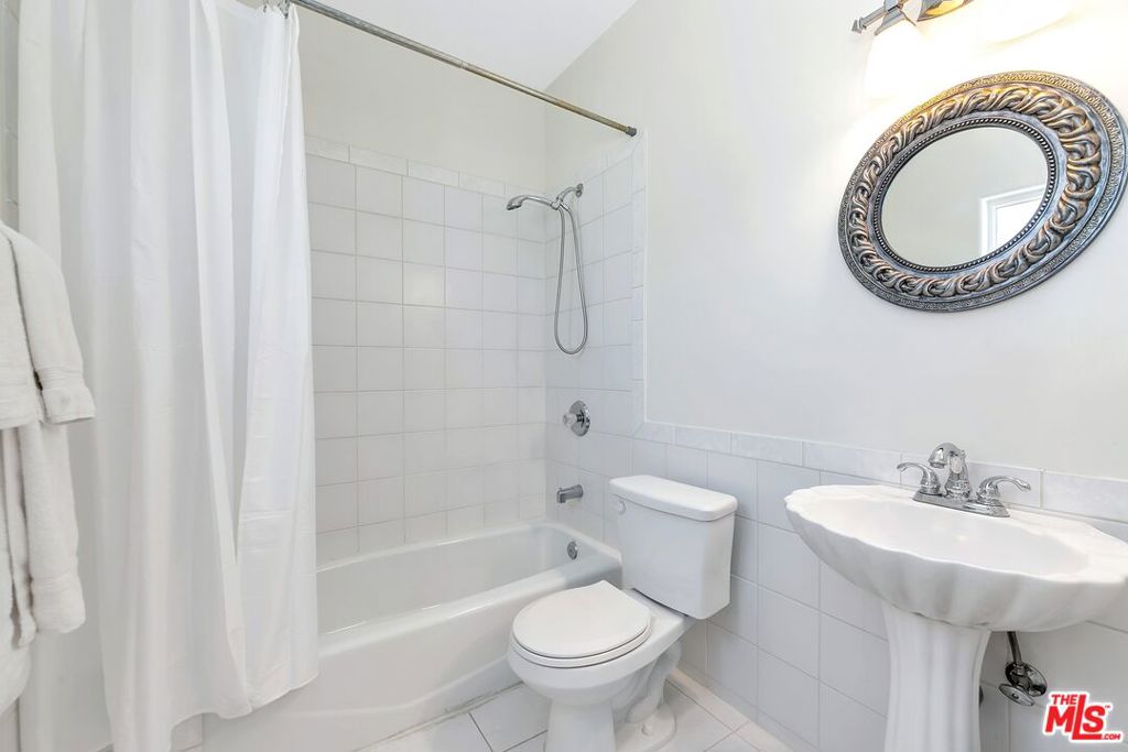 2339 S Holt Avenue Property Photo 30