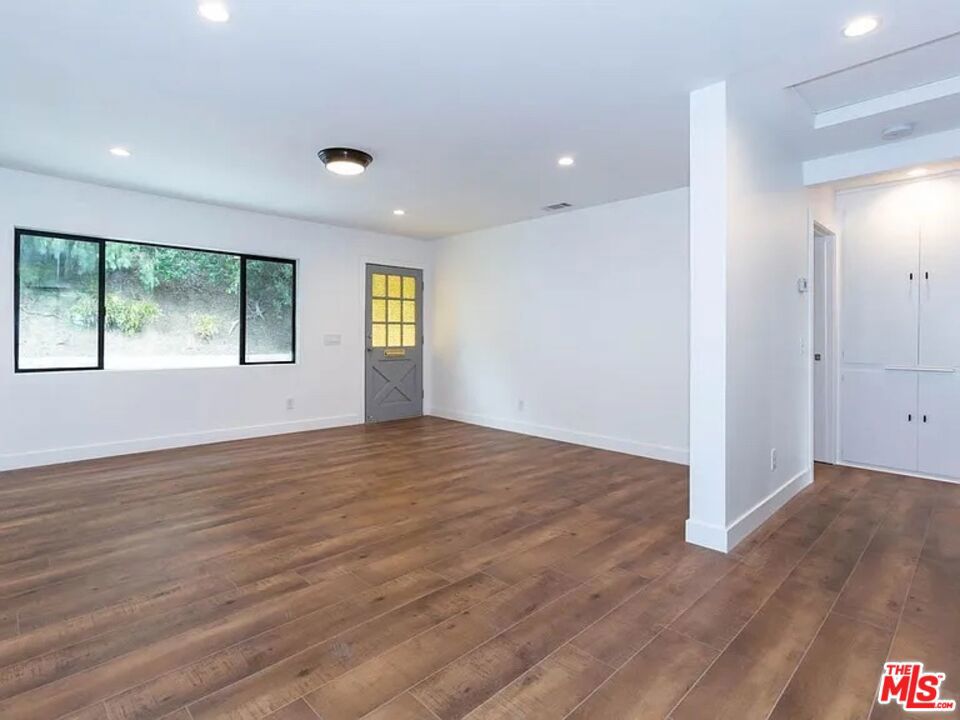 858 Oneonta Drive Property Photo 4