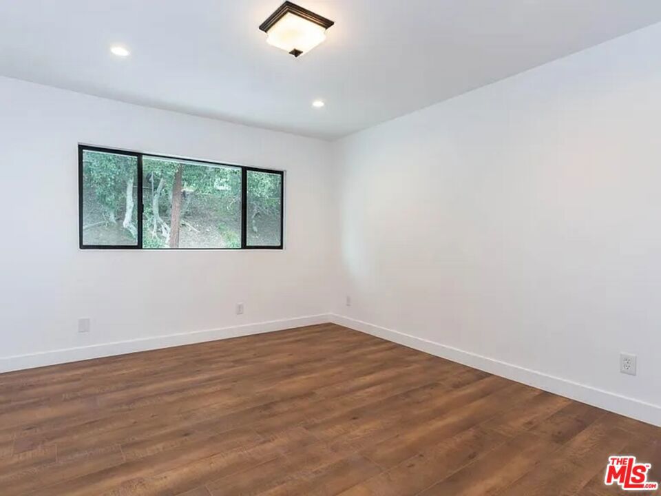 858 Oneonta Drive Property Photo 13