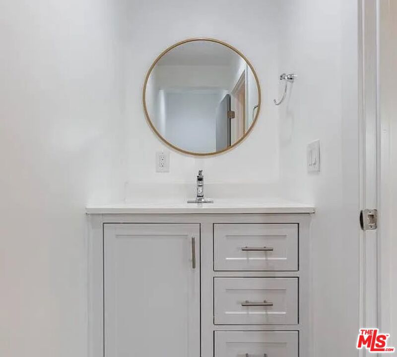 858 Oneonta Drive Property Photo 20
