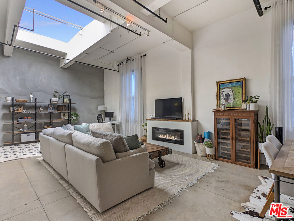 738 S Los Angeles Street 707 Property Photo 2