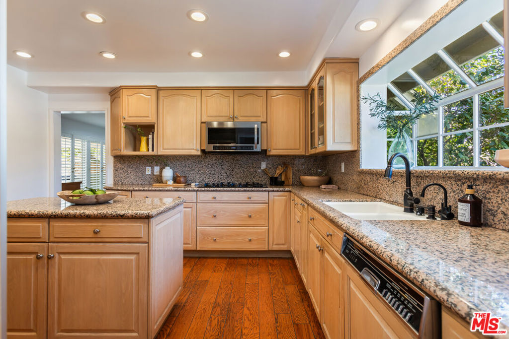 17336 Marilla Street Property Photo 8