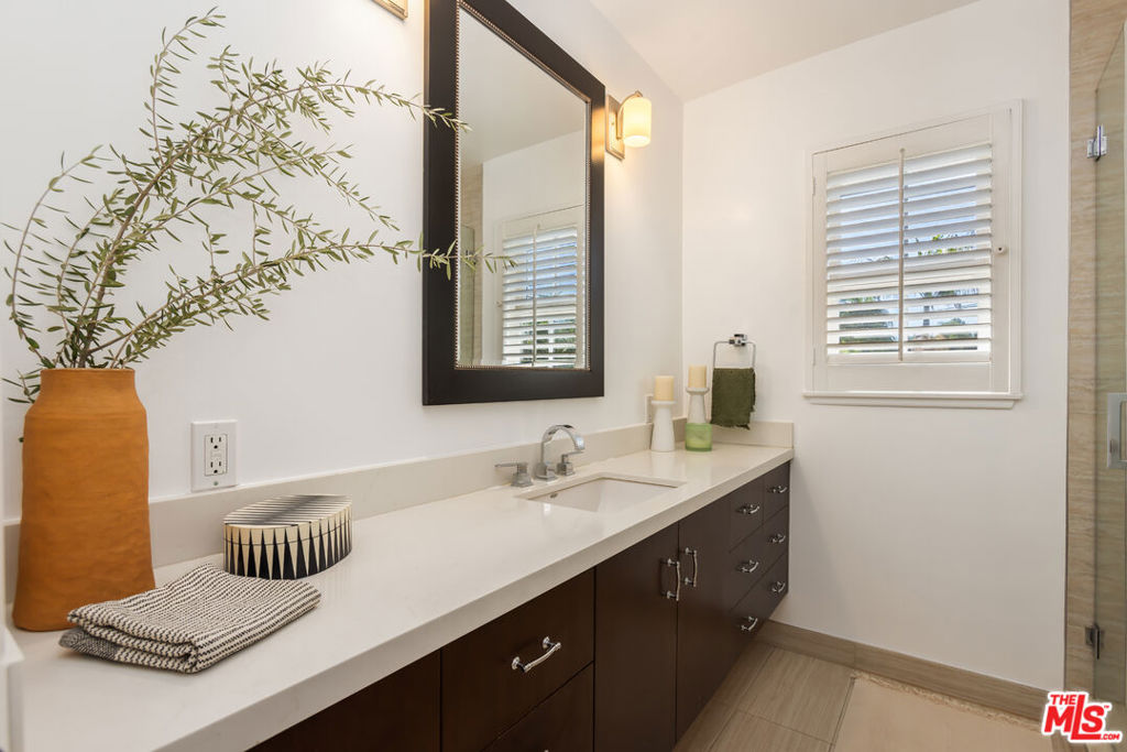 17336 Marilla Street Property Photo 22