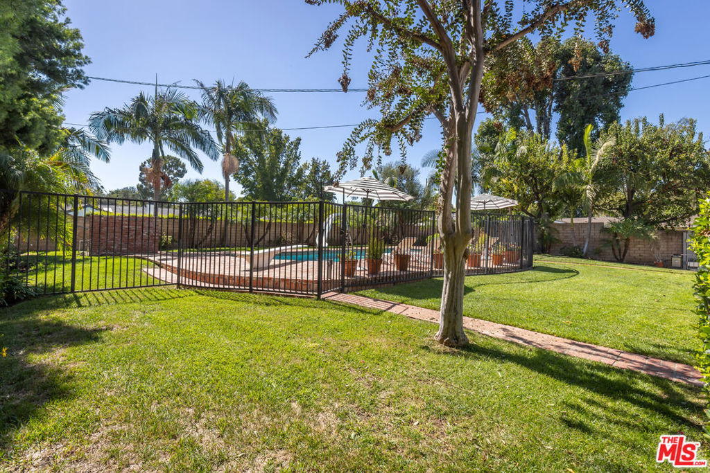17336 Marilla Street Property Photo 27