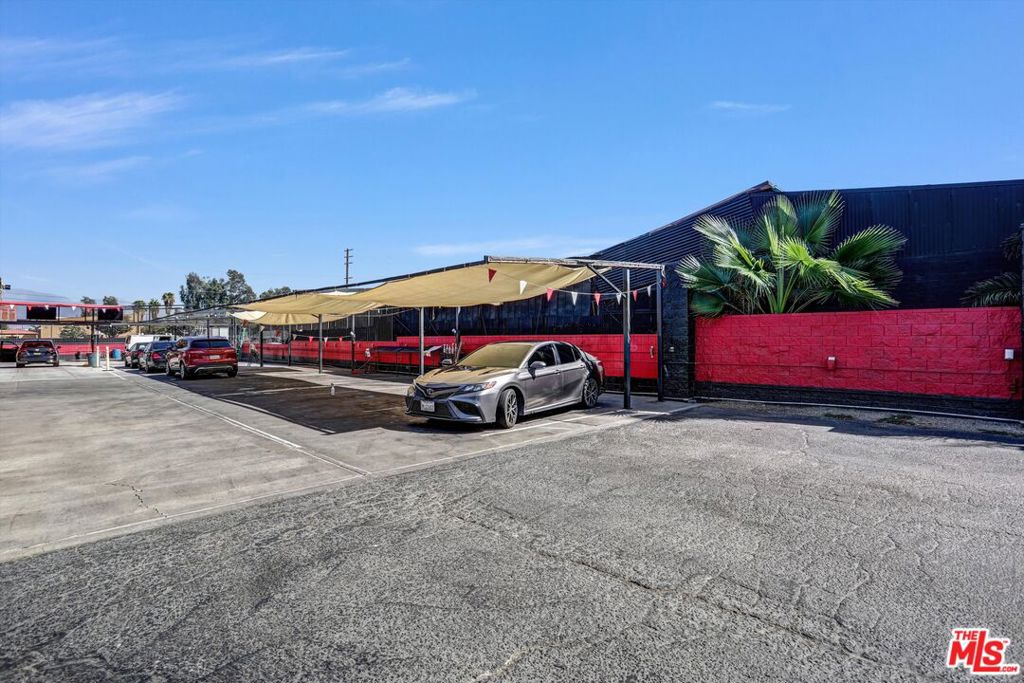 247 S E Street Property Photo 4