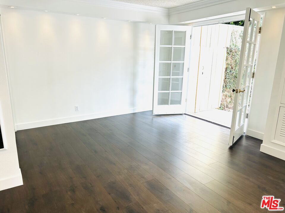 1731 Colby Avenue 105 Property Photo 5