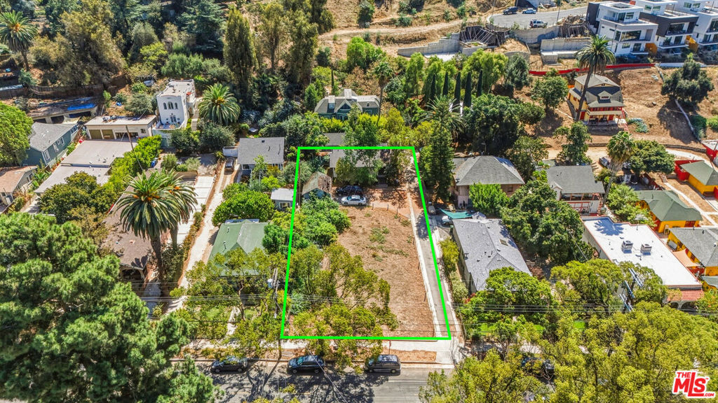 1674 Morton Avenue Property Photo 1