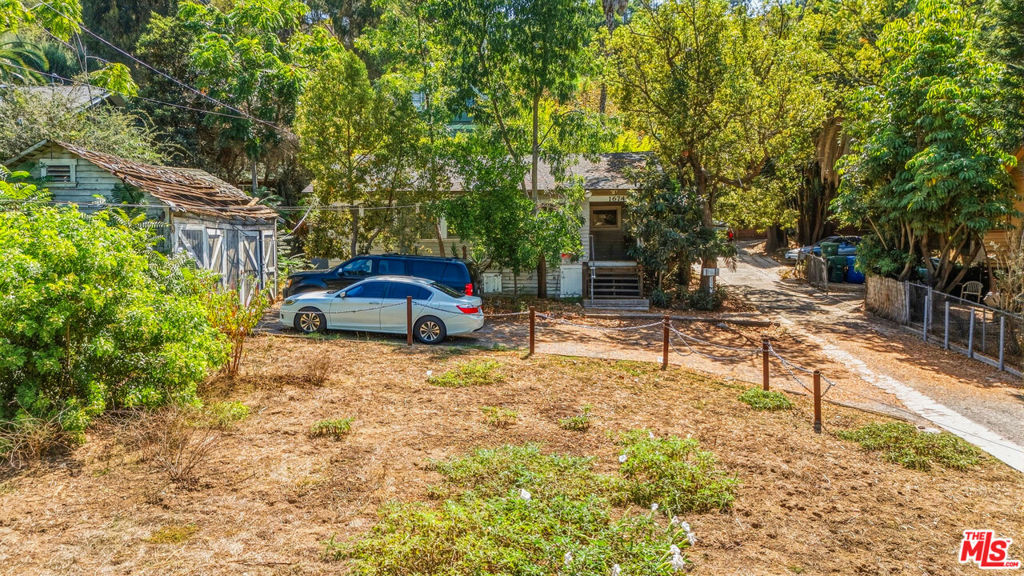 1674 Morton Avenue Property Photo 3