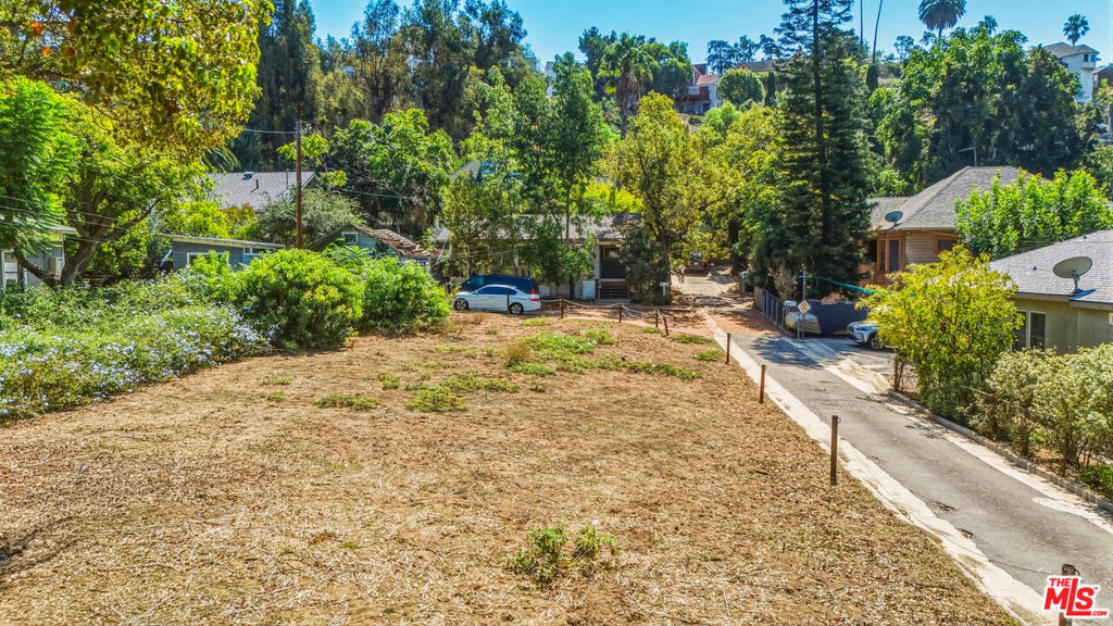 1674 Morton Avenue Property Photo 4