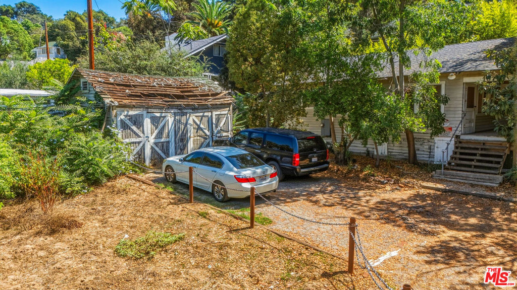 1674 Morton Avenue Property Photo 7