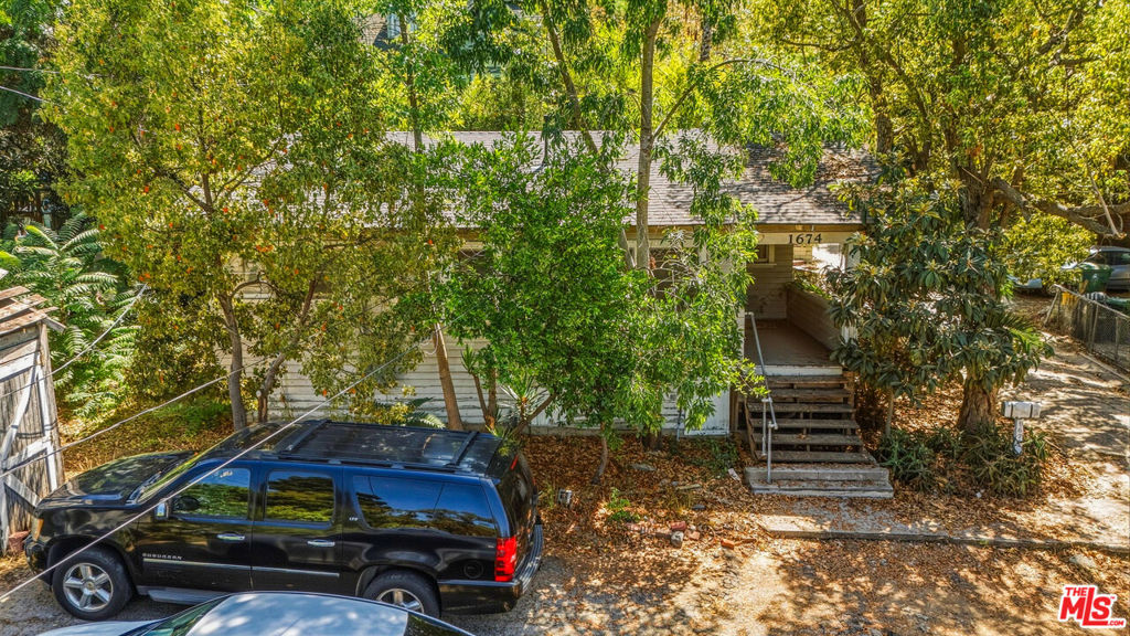 1674 Morton Avenue Property Photo 29