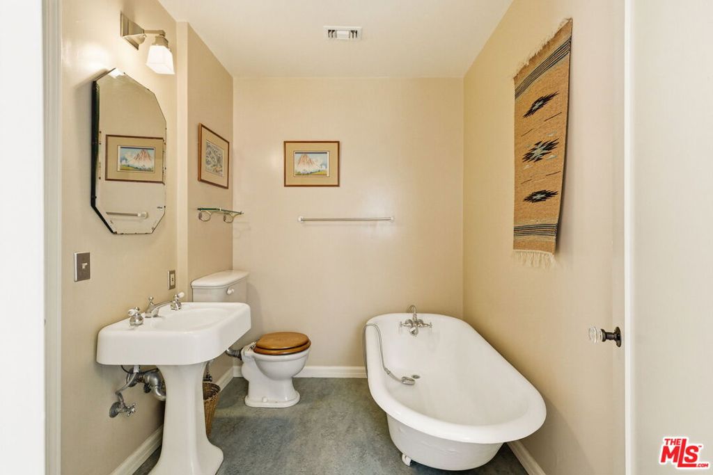 1336 Edgecliffe Drive Property Photo 16