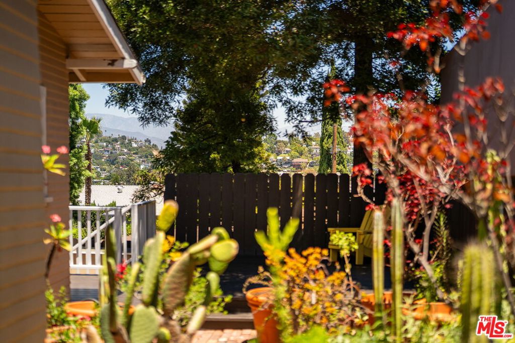 1336 Edgecliffe Drive Property Photo 28