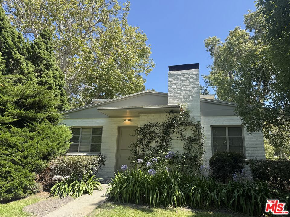 5333 Village Green Property Photo 1