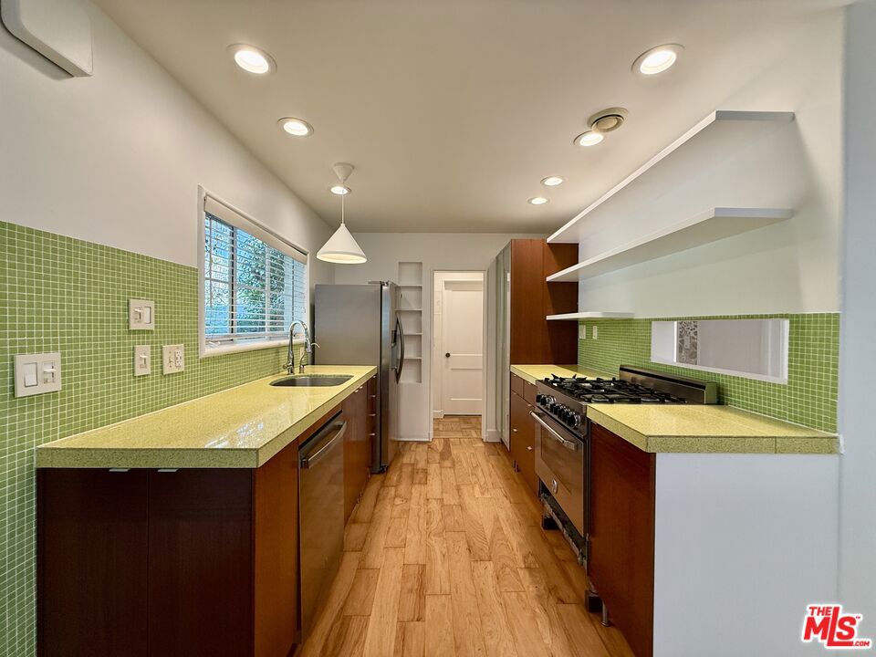 5333 Village Green Property Photo 4