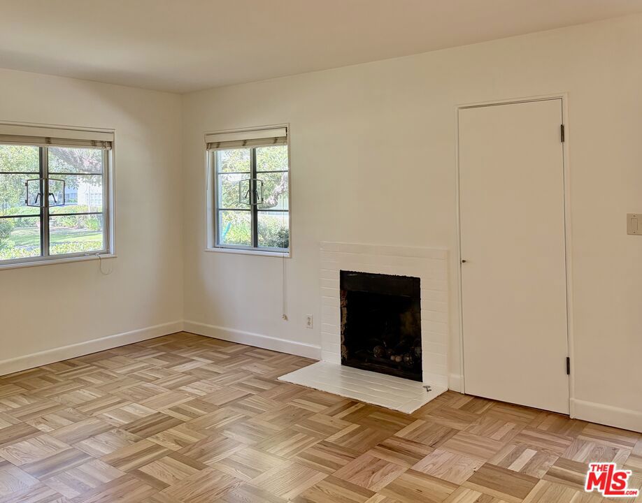 5333 Village Green Property Photo 6