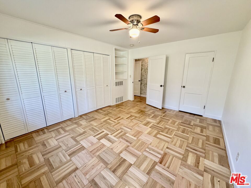 5333 Village Green Property Photo 9