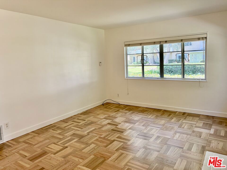 5333 Village Green Property Photo 11
