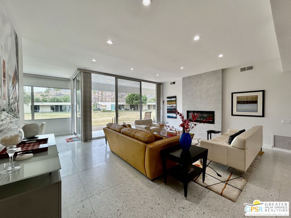 334 Desert Lakes Drive Property Photo 1