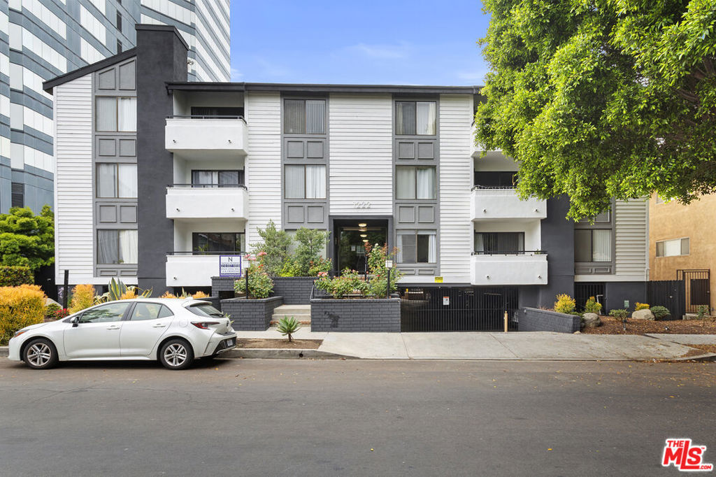 1226 Amherst Avenue 302 Property Photo 1