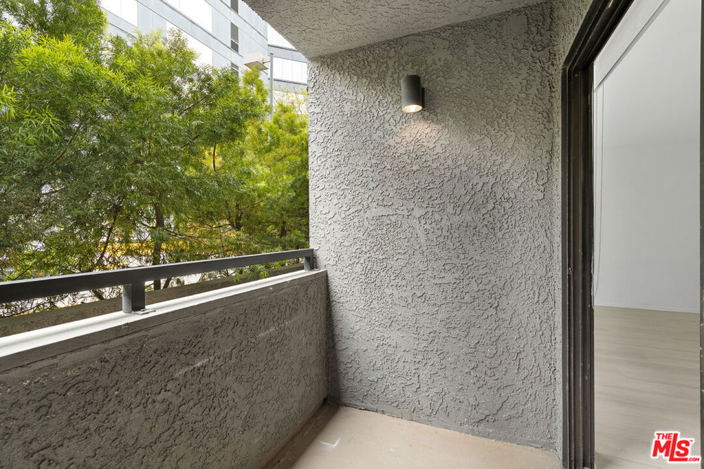 1226 Amherst Avenue 302 Property Photo 4